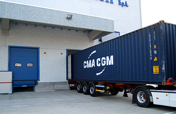Container loading and unloading service